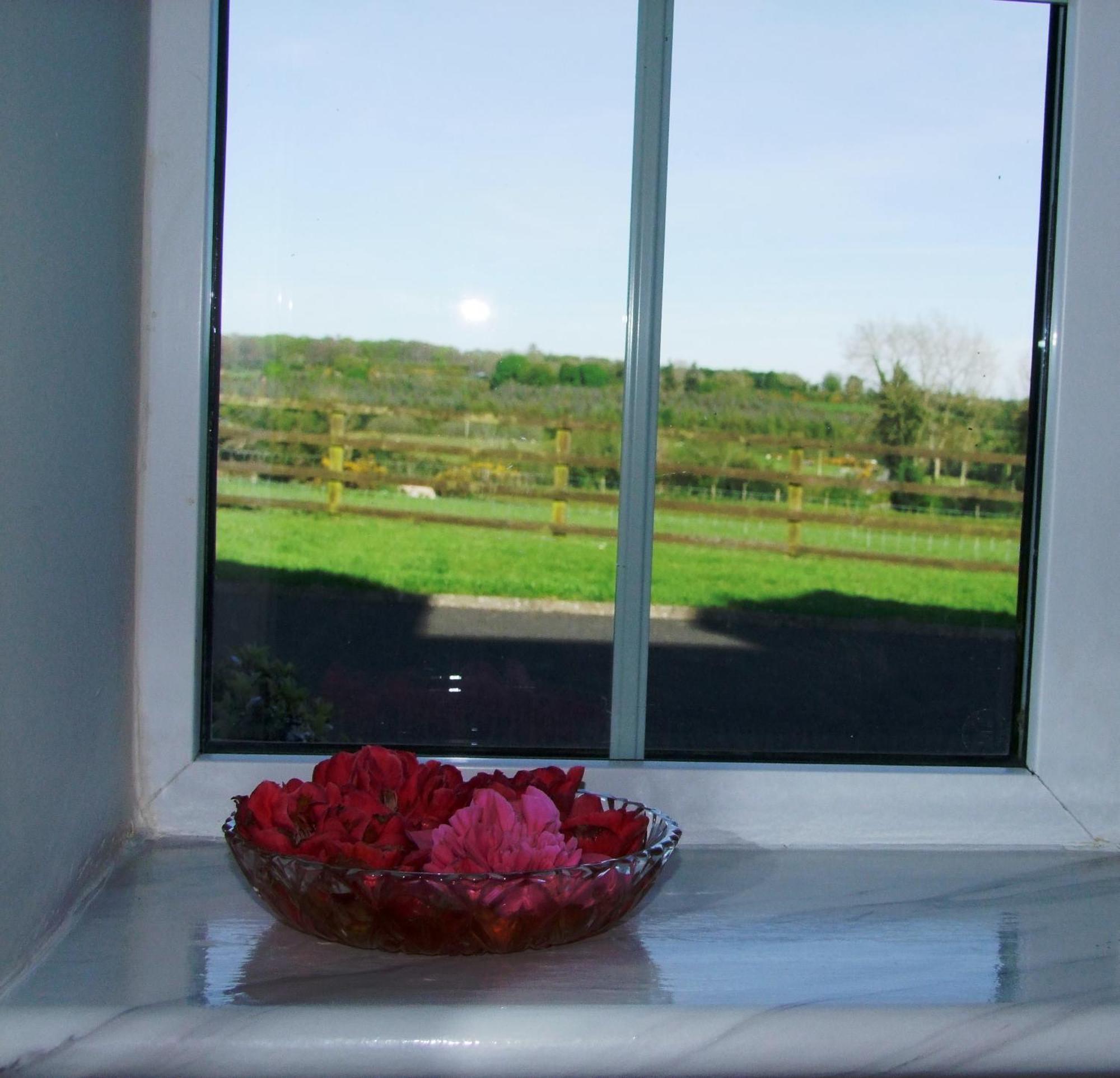 Glendalough Scenery Farmhouse Раундууд Екстериор снимка